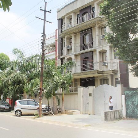 Hotel Trio Residency Near Noida City Center Экстерьер фото
