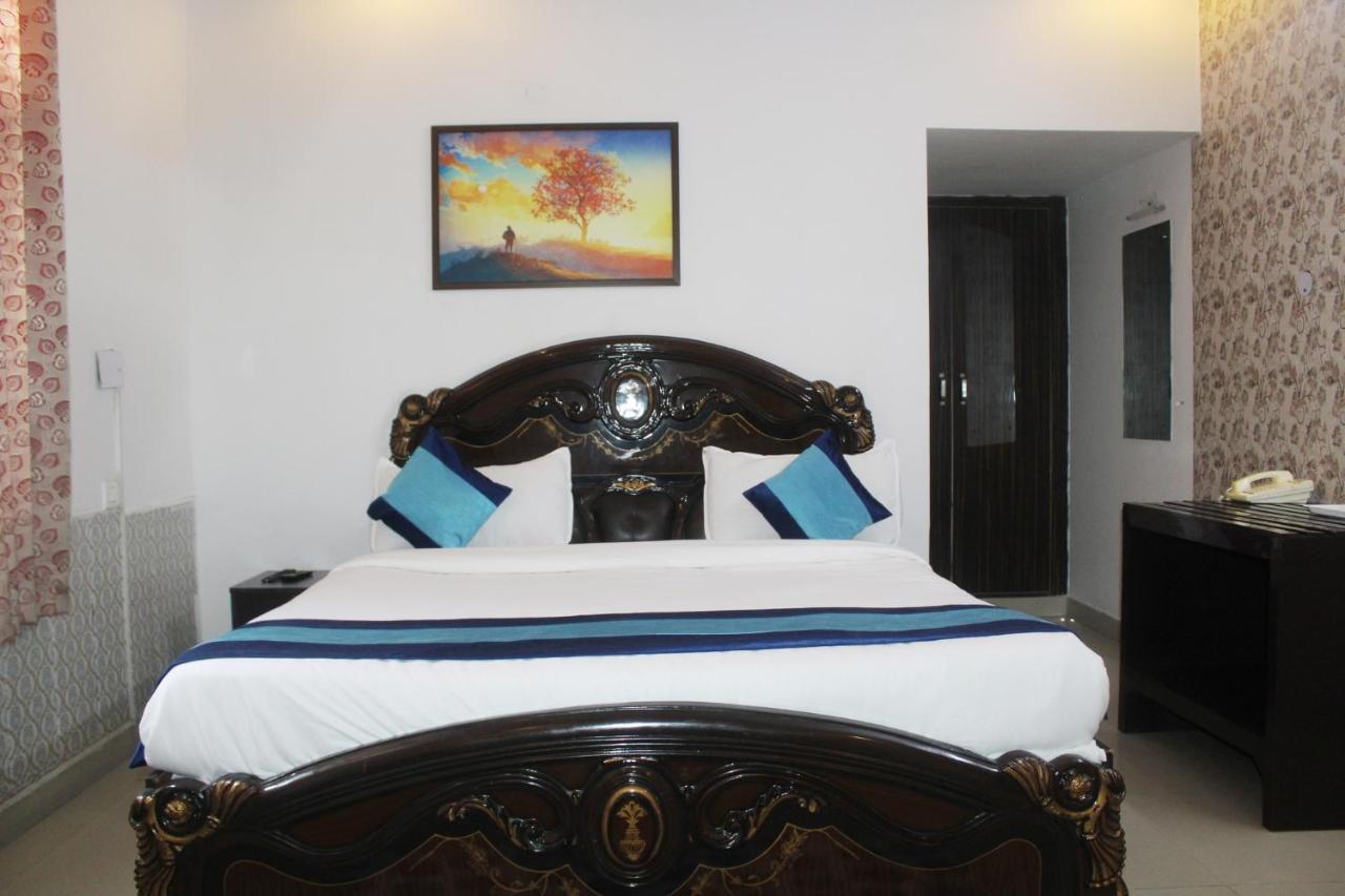 Hotel Trio Residency Near Noida City Center Экстерьер фото