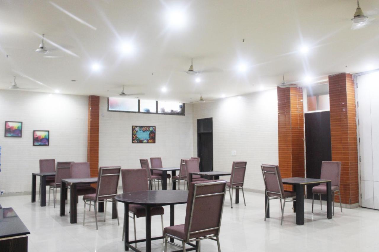 Hotel Trio Residency Near Noida City Center Экстерьер фото